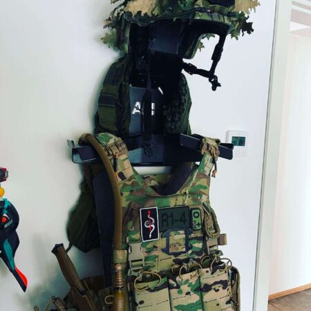armory hanger seina